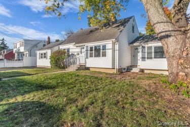 Photo of 454 N Indiana Avenue, Lindenhurst, NY 11757 (MLS # 1066609)