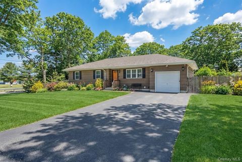 126 Floyd Road Shirley NY 11967