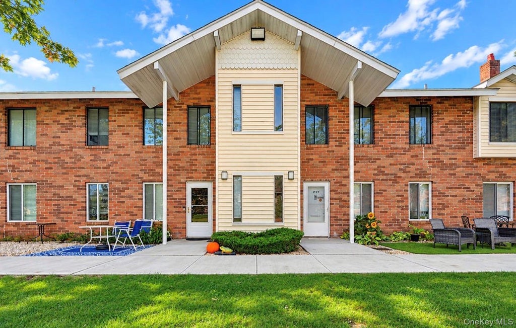 Photo of 30 Pueblo Court #30, Coram, NY 11727 (MLS # 1057006)