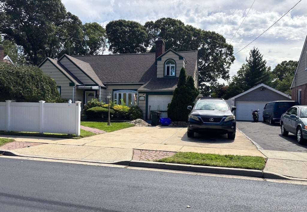 Photo of 620 Grant Avenue, Baldwin, NY 11510 (MLS # 1052092)