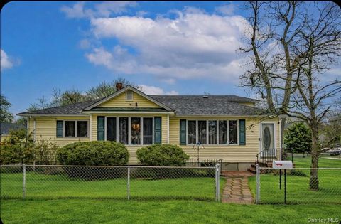 Photo of 36 E 12th Street, Huntington Station, NY 11746 (MLS # 967530)