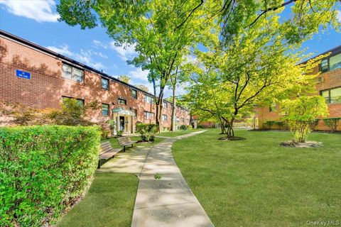 Photo of 101 Beacon Hill Drive #13, Dobbs Ferry, NY 10522 (MLS # 923475)