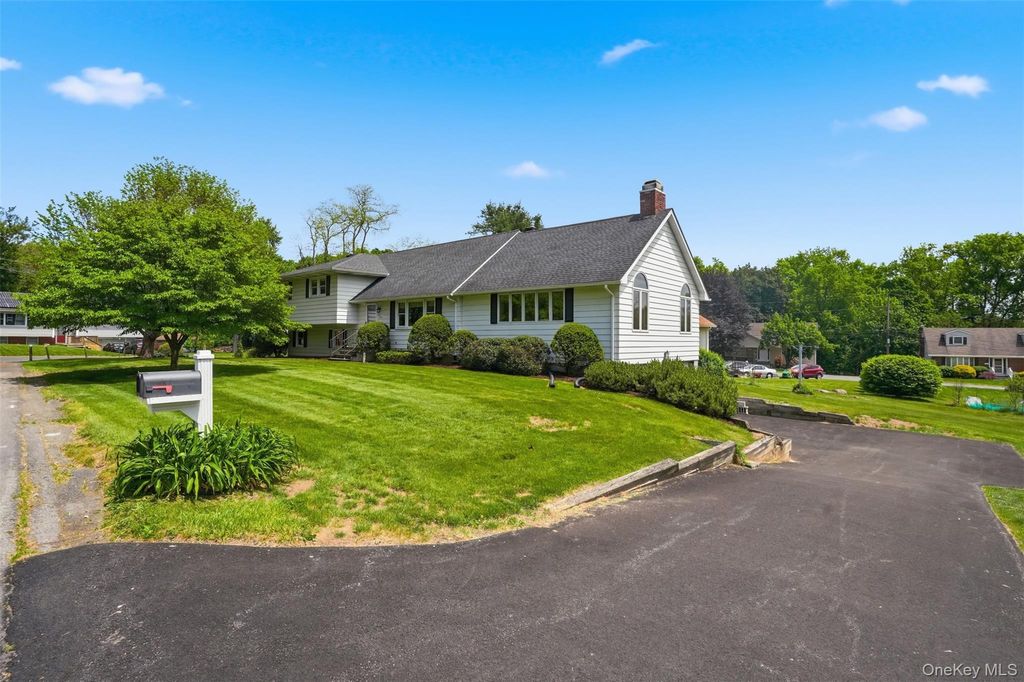 Photo of 205 East Drive, Hurley, NY 12443 (MLS # 1001630)