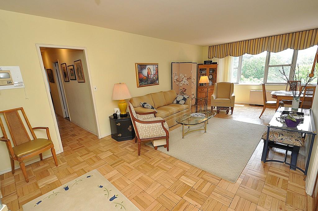 Property for Sale at Garth Road 6C1, Scarsdale, New York - Bedrooms: 2 
Bathrooms: 2 
Rooms: 5  - $440,000