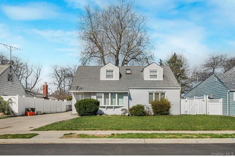 758 Wyngate Drive E Valley Stream NY 11580