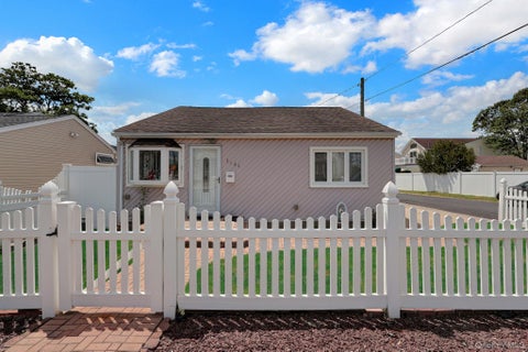 Photo of 3104 Royal Avenue, Oceanside, NY 11572 (MLS # 1008376)