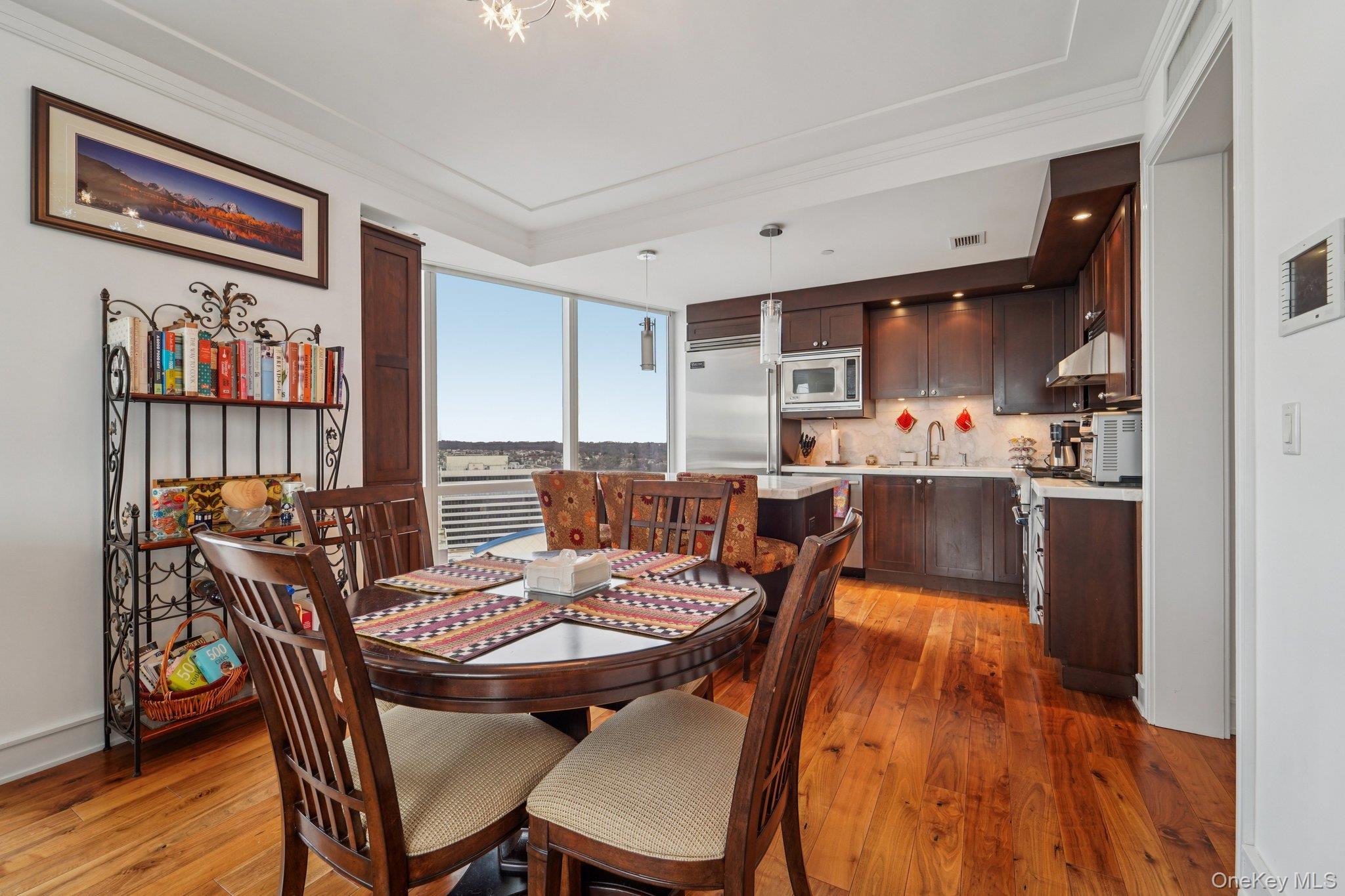 1 Renaissance Square 25G