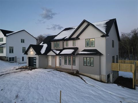 Homes For Sale - 44 Southfield Falls<br/> Monroe, NY 10950