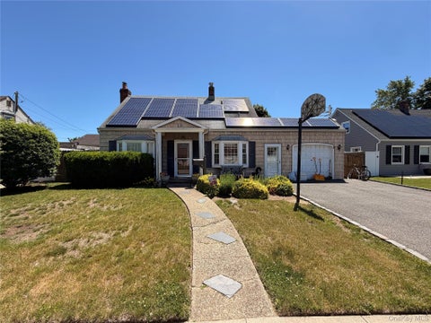 Homes For Sale - 19 Surrey Lane<br/> Levittown, NY 11756