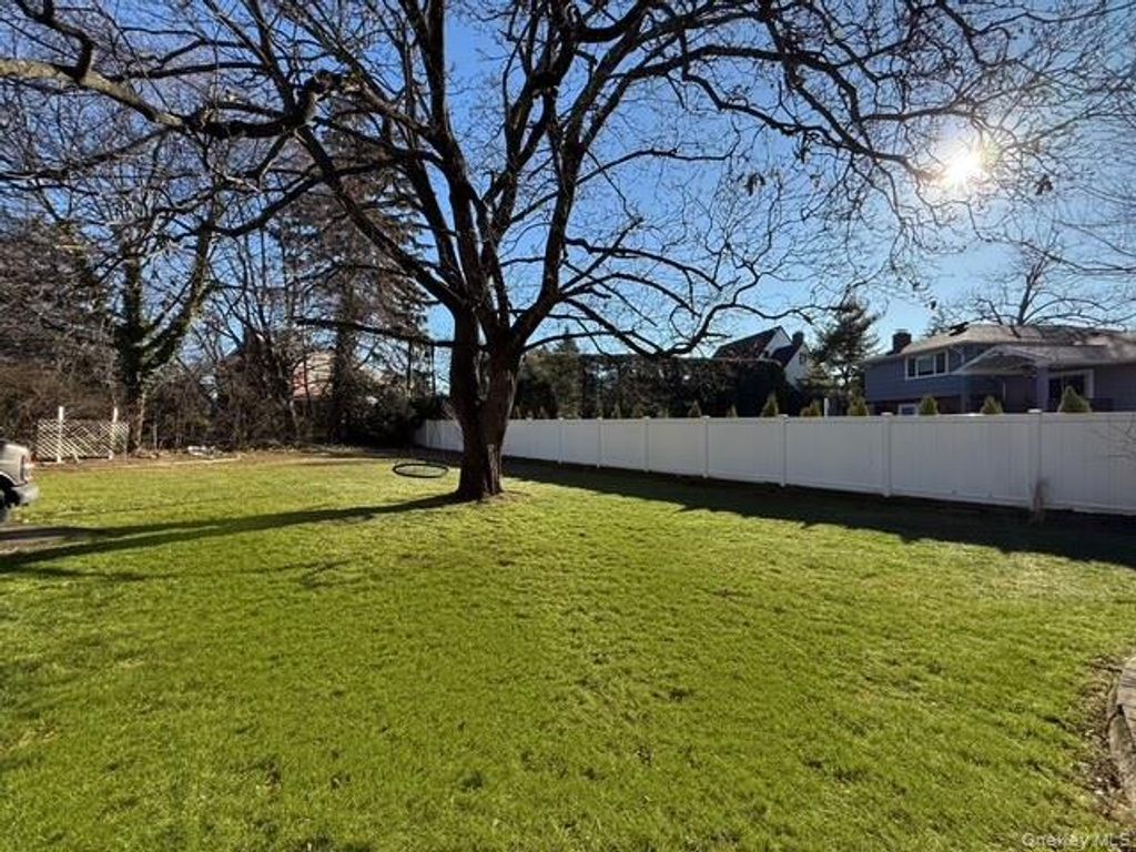 Photo of 467 Hempstead Avenue, Rockville Centre, NY 11570 (MLS # 944054)