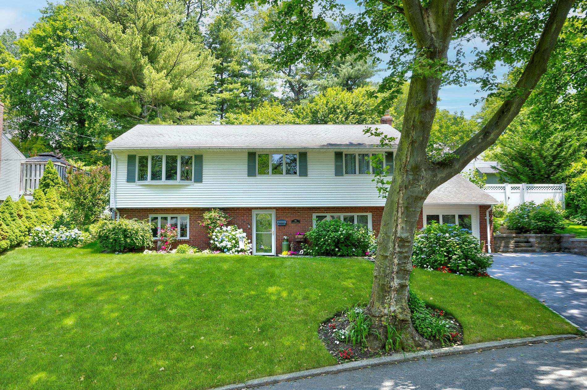 Property for Sale at Iceland Drive, South Huntington, Hamptons, NY - Bedrooms: 4 
Bathrooms: 3  - $700,000