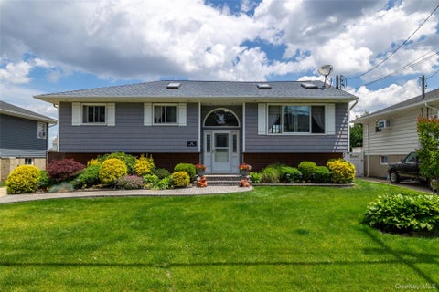 Photo of 139 Baker Court, Island Park, NY 11558 (MLS # 1009957)
