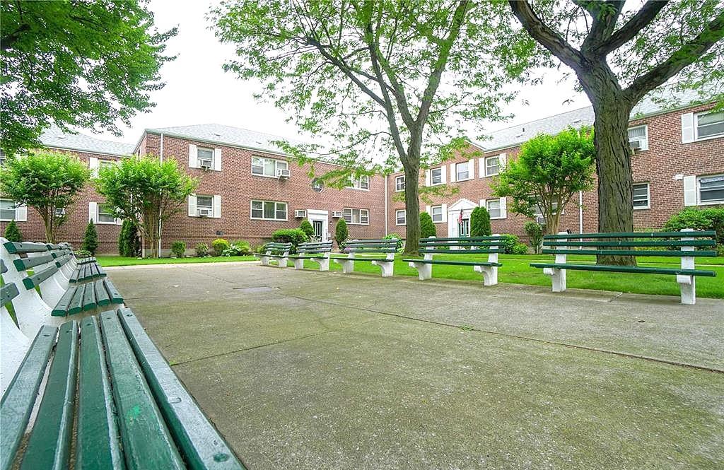 89-25 Shore Parkway #1L, Howard Beach, New York image 8