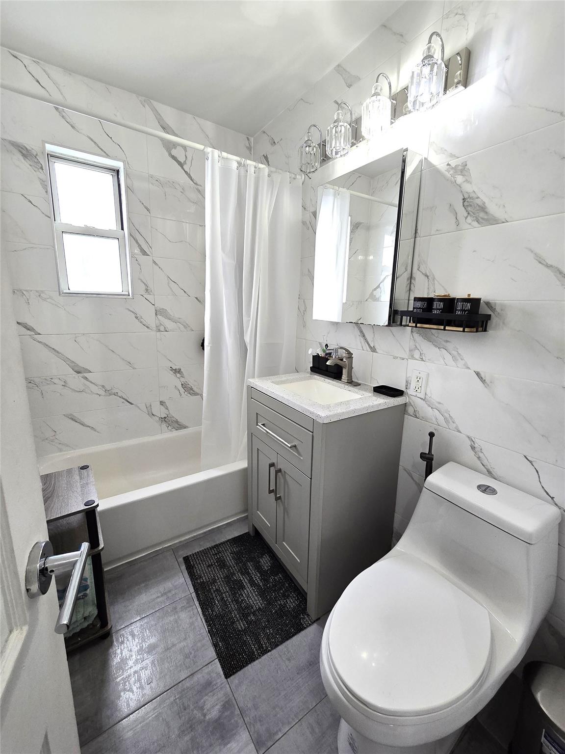 89-25 Shore Parkway #1L, Howard Beach, New York image 4