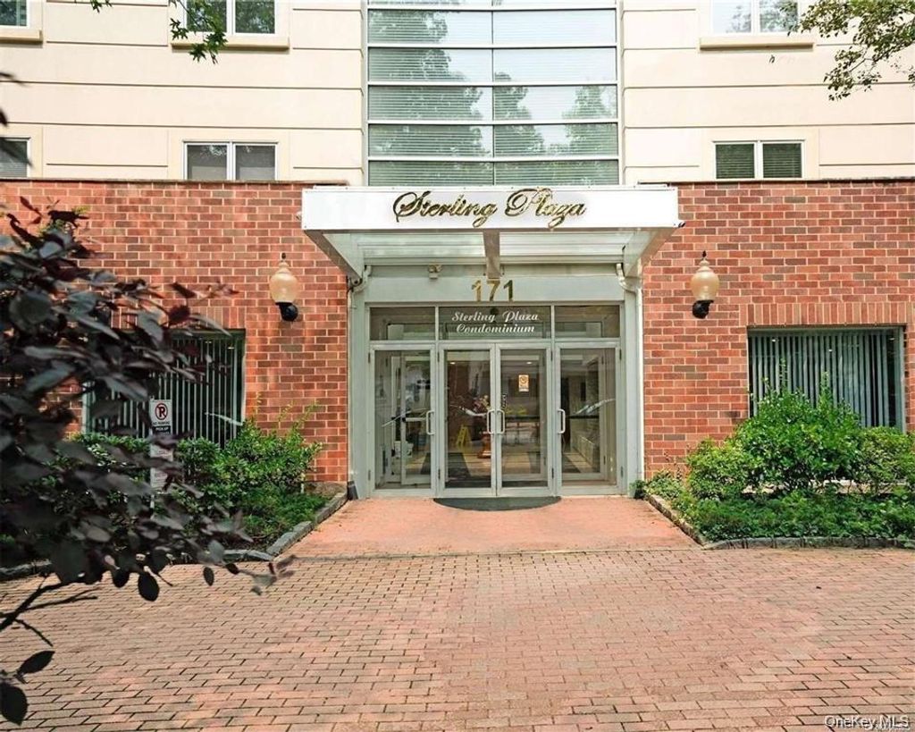 Photo of 171 GREAT NECK Road #1N, Great Neck, NY 11021 (MLS # 945828)