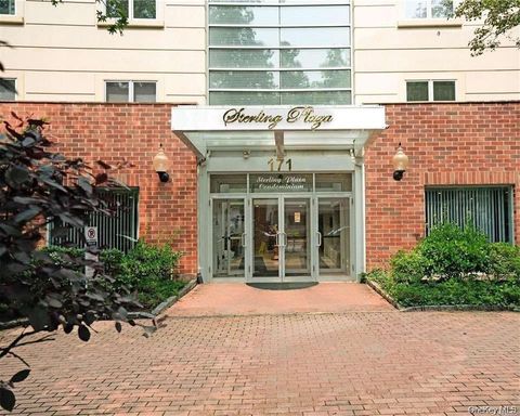 Condo For Sale - 171 Great Neck Road #1N<br/> Great Neck, NY 11021