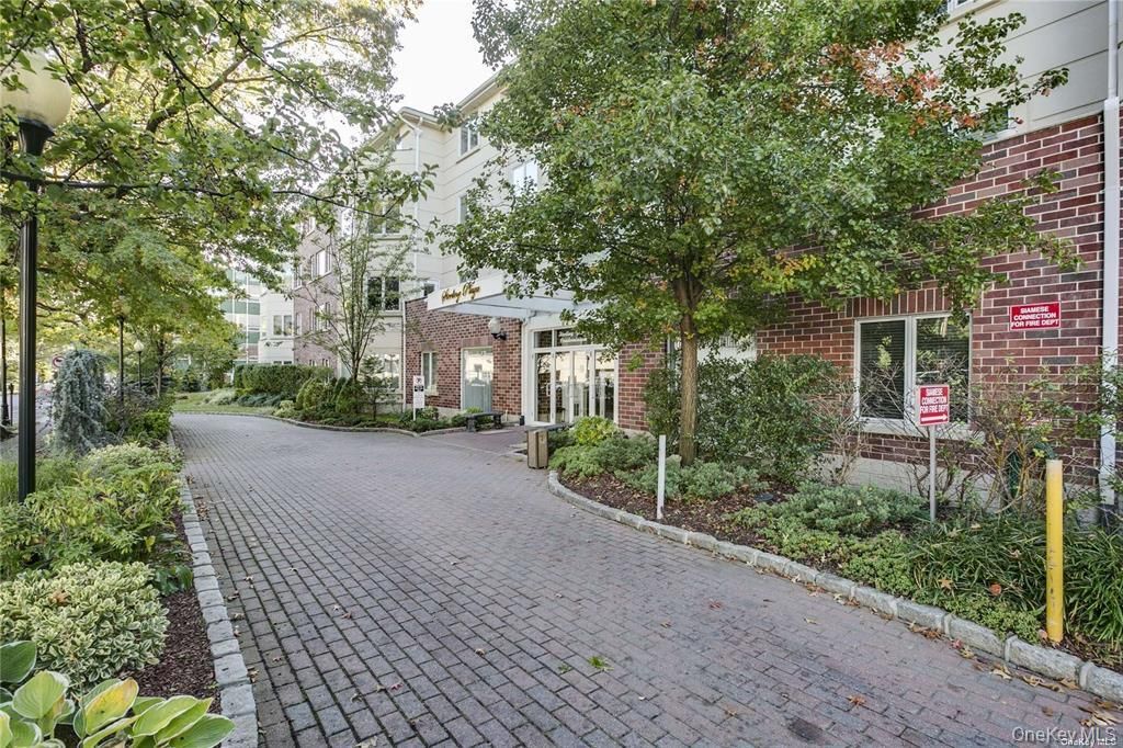 Photo of 171 GREAT NECK Road #1N, Great Neck, NY 11021 (MLS # 945828)