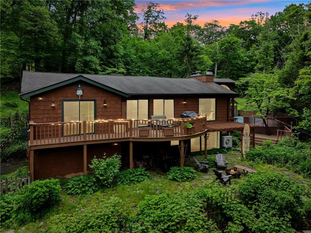 Rental Property at Oak Tree Drive, Cornwall, New York - Bedrooms: 3 
Bathrooms: 3 
Rooms: 12  - $4,900 MO.