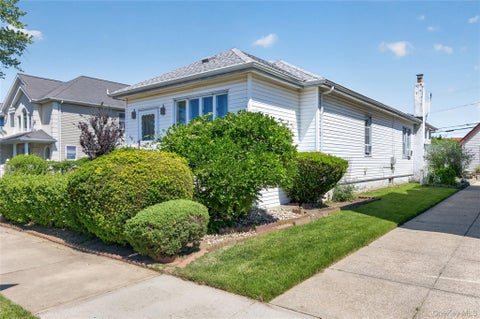 Photo of 463 E Market Street, Long Beach, NY 11561 (MLS # 1001123)
