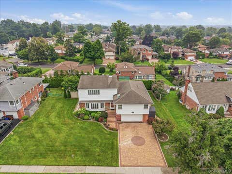 Photo of 34 Duke Drive, Manhasset Hills, NY 11040 (MLS # 1028193)
