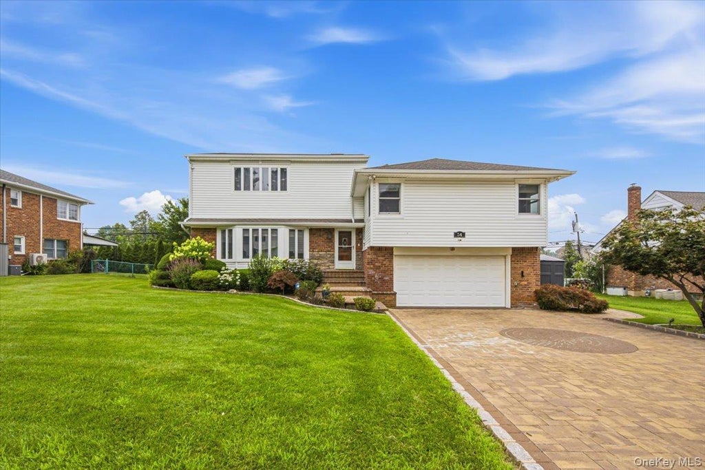 Photo of 34 Duke Drive, Manhasset Hills, NY 11040 (MLS # 1028193)