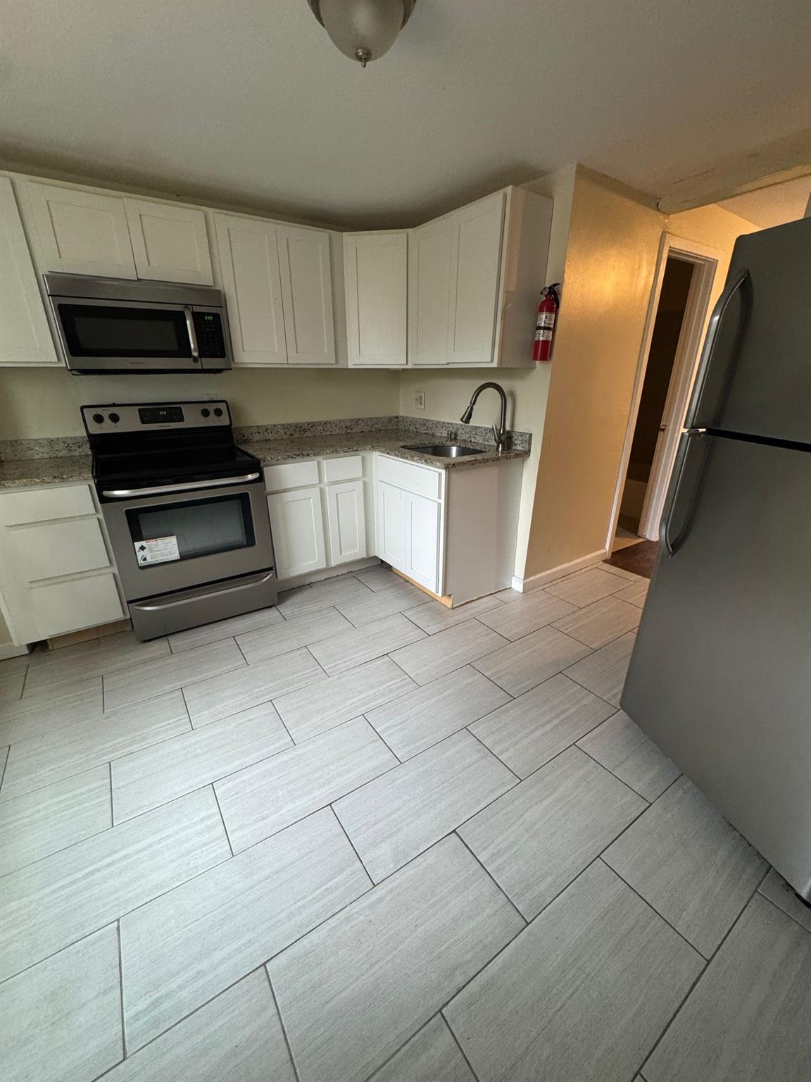 Grant St St, Newburgh, New York - 2 Bedrooms  
1 Bathrooms  
2 Rooms - 