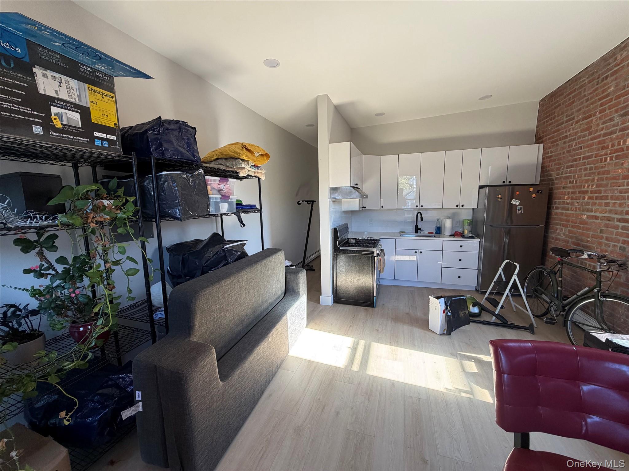 Beacon, New York 12508, United States, 1 Bedroom Bedrooms, ,1 BathroomBathrooms,Residential,Active,226874