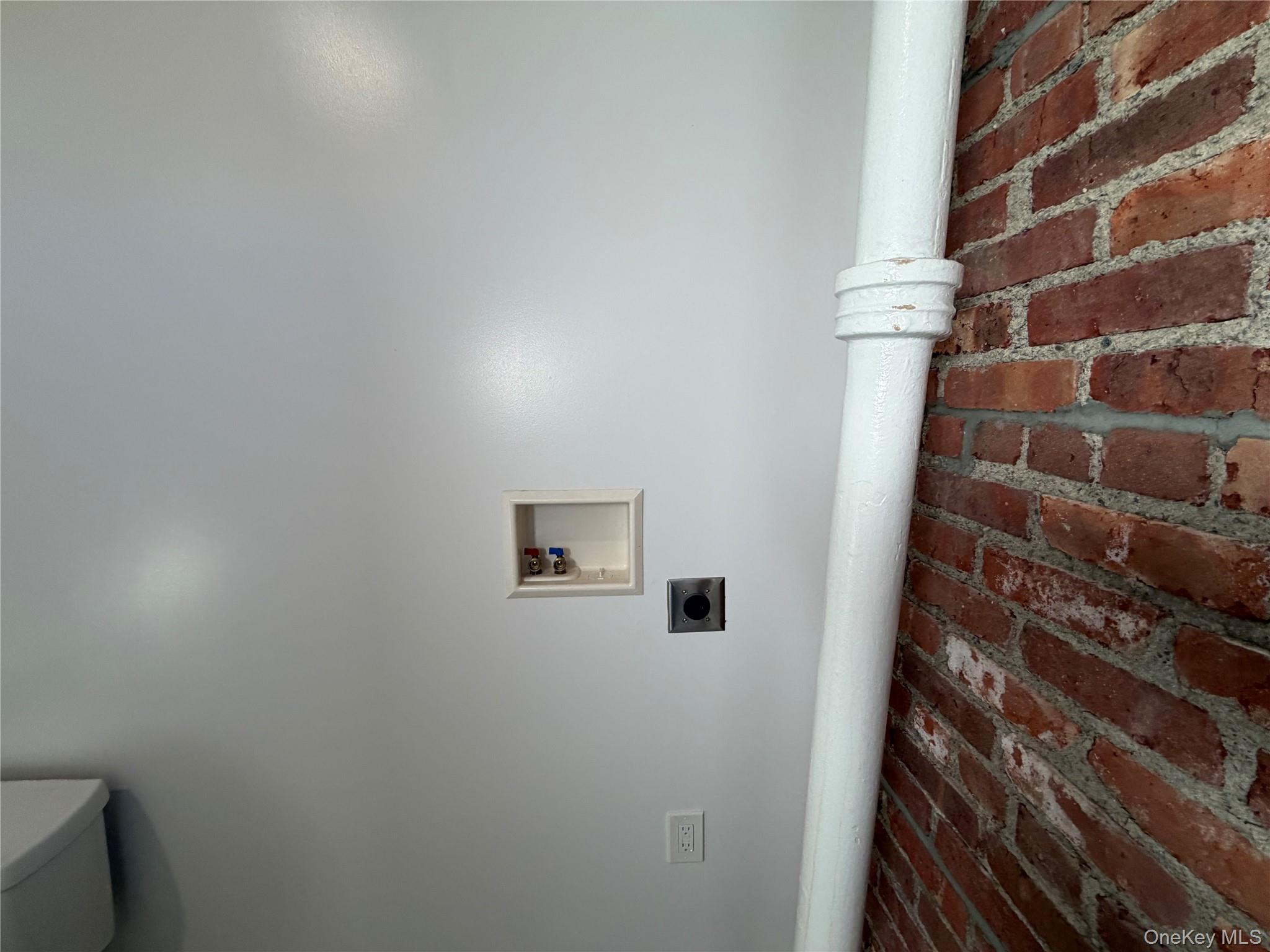 Beacon, New York 12508, United States, 1 Bedroom Bedrooms, ,1 BathroomBathrooms,Residential,Active,226874