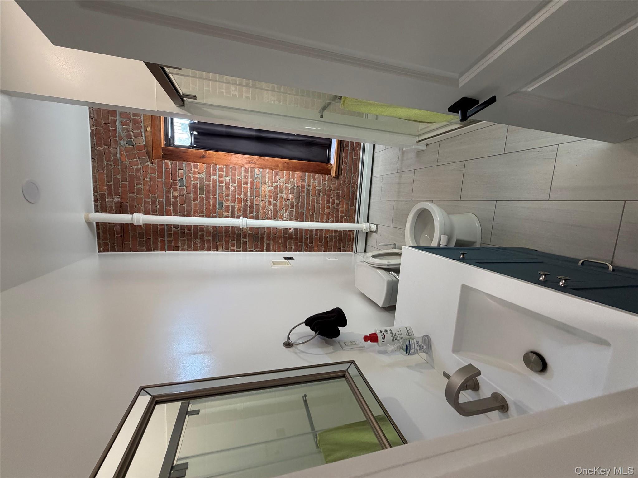 Beacon, New York 12508, United States, 1 Bedroom Bedrooms, ,1 BathroomBathrooms,Residential,Active,226874