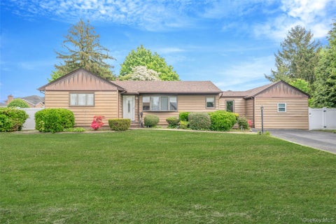 Homes For Sale - 627 Carlls Path<br/> Deer Park, NY 11729