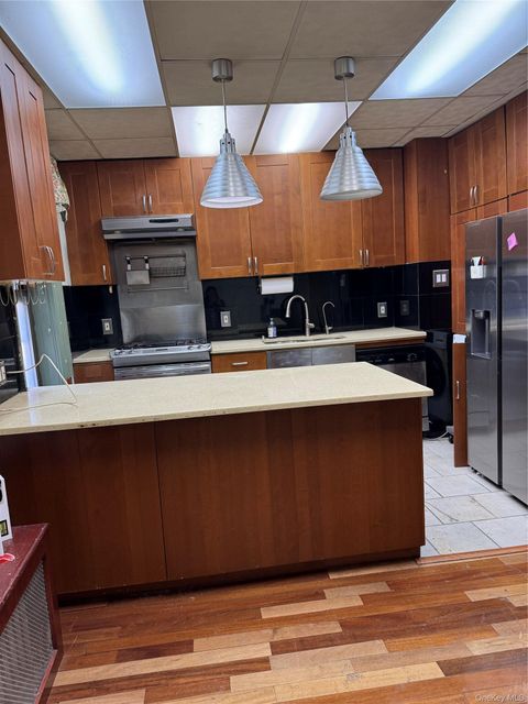 Homes For Sale - 2922 Barnes Avenue Ave #5F<br/> Bronx, NY 10467