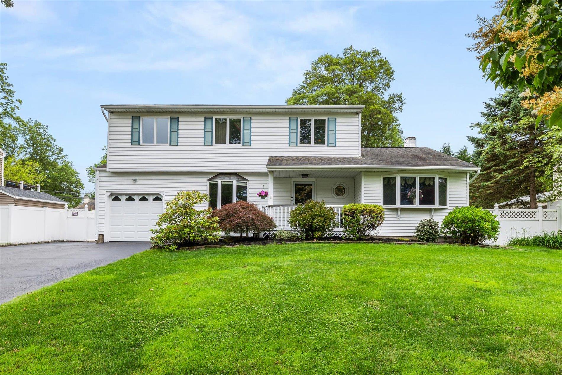 Property for Sale at Stanwich Road, Smithtown, Hamptons, NY - Bedrooms: 4 
Bathrooms: 2  - $799,999