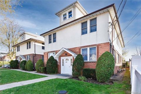 Apartment For Rent - 51 Thorman Avenue #1L<br/> Nassau County, Hicksville, NY 11801