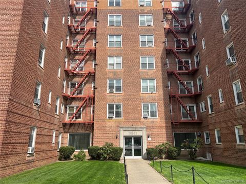 Photo of 3011 Parsons Boulevard #7N, Flushing, NY 11354 (MLS # 989900)