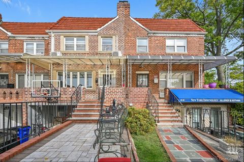 Photo of 140-49 69th Road, Kew Garden Hills, NY 11367 (MLS # 926805)