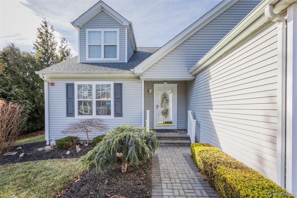 Photo of 38 Gettysburg Drive, Port Jefferson Station, NY 11776 (MLS # 955482)