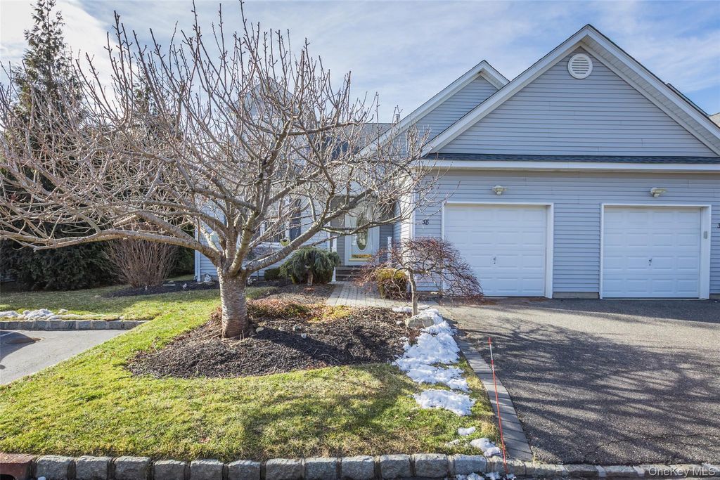 Photo of 38 Gettysburg Drive, Port Jefferson Station, NY 11776 (MLS # 955482)