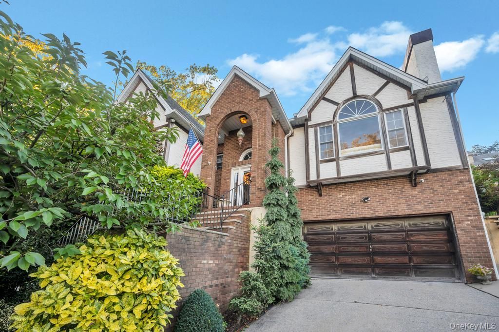 Photo of 120 Marion Avenue, Staten Island, NY 10304 (MLS # 922906)