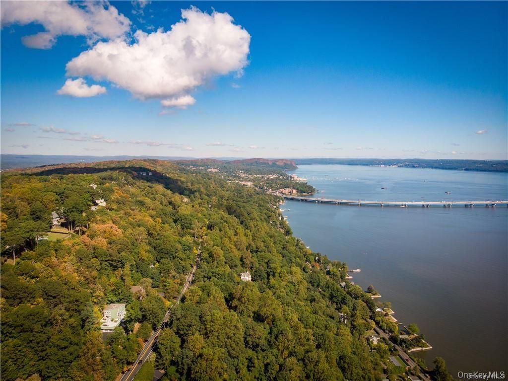 Photo of 910 Route 9w S, Nyack, NY 10960 (MLS # 983949)