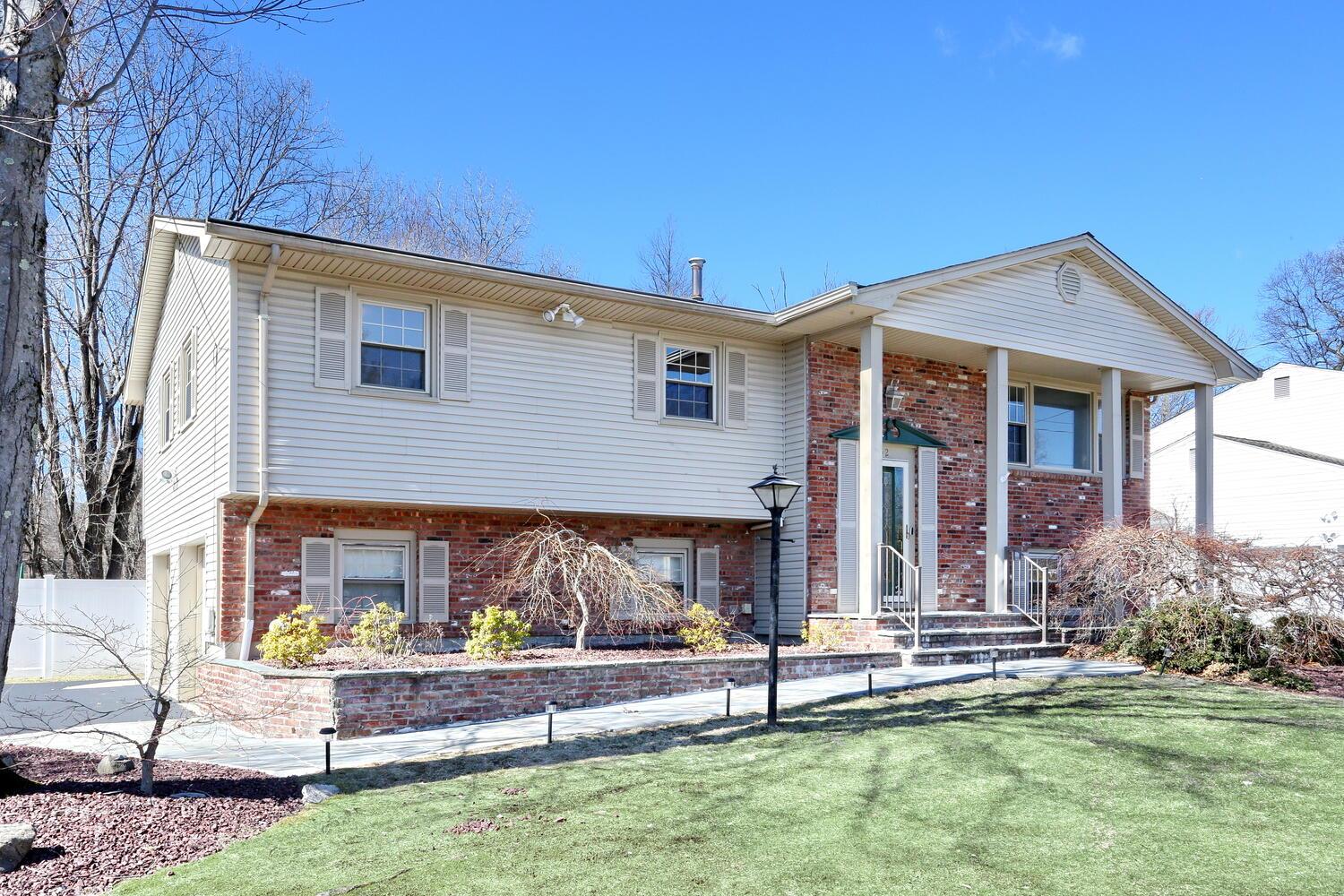 52 Argow Place, Nanuet, New York image 1