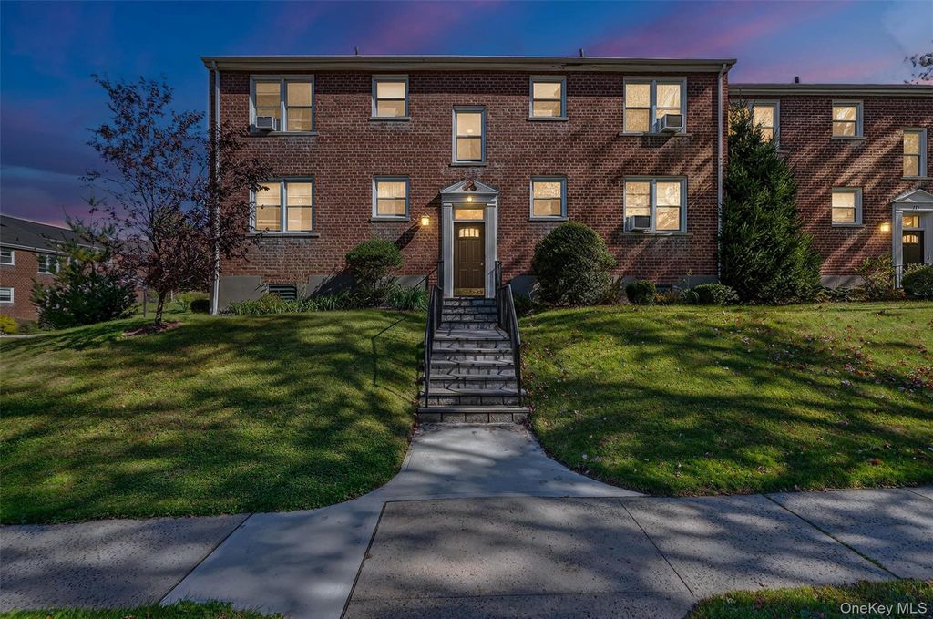 Photo of 260 Church Street #4B4, White Plains, NY 10603 (MLS # 927106)