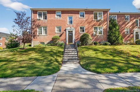 Photo of 260 Church Street #4B4, White Plains, NY 10603 (MLS # 927106)