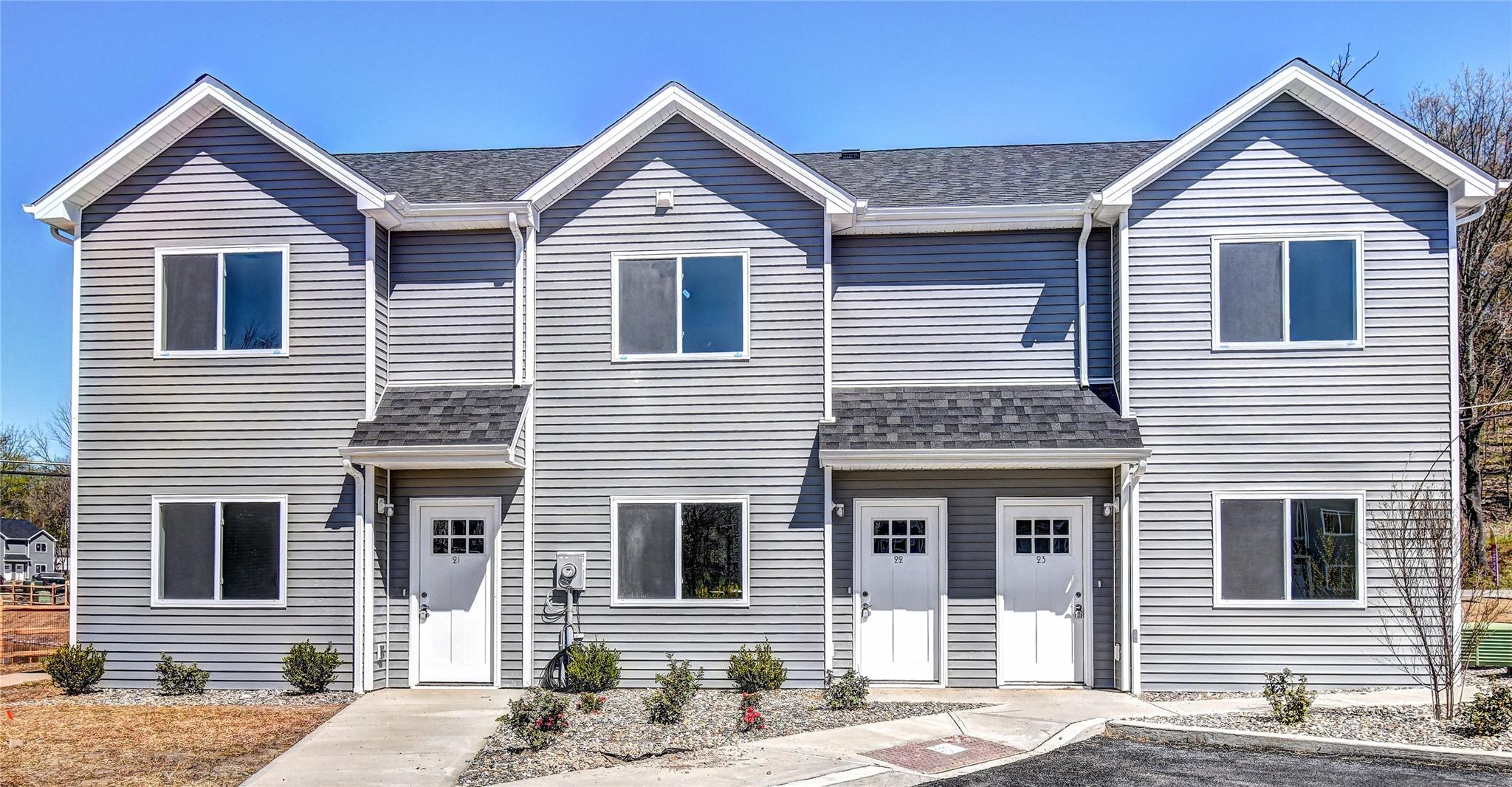 Rental Property at Moka Place, Saugerties, New York - Bedrooms: 2 
Bathrooms: 2 
Rooms: 5  - $2,500 MO.