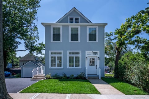 Photo of 118 Pershing Avenue, New Rochelle, NY 10801 (MLS # 1025839)