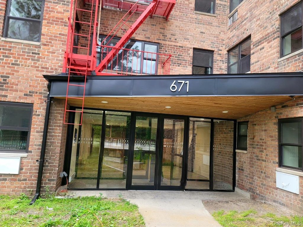 Photo of 671 Bronx River Road #4N, Yonkers, NY 10704 (MLS # 997388)