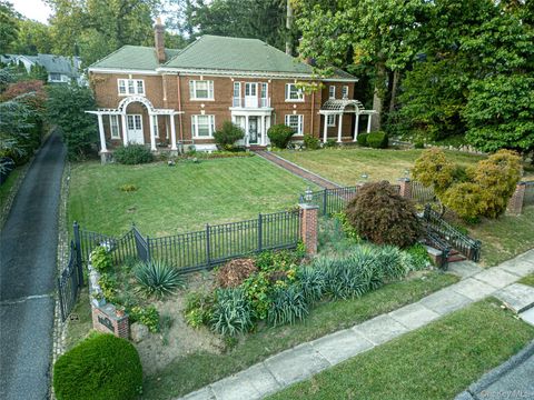 26 Overlook Circle New Rochelle NY 10804