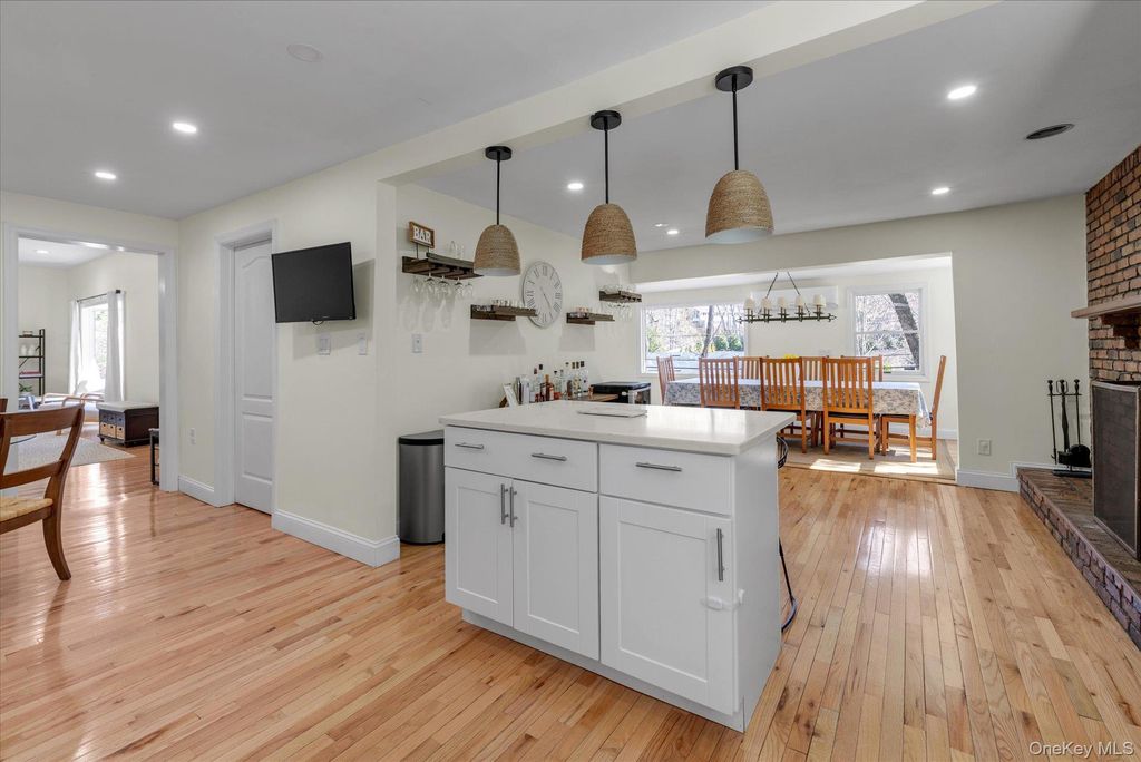 Photo of 147 Waterside Avenue, Northport, NY 11768 (MLS # 1000434)