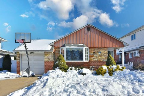 Homes For Sale - 148 Simonson Road<br/> Mineola, NY 11501