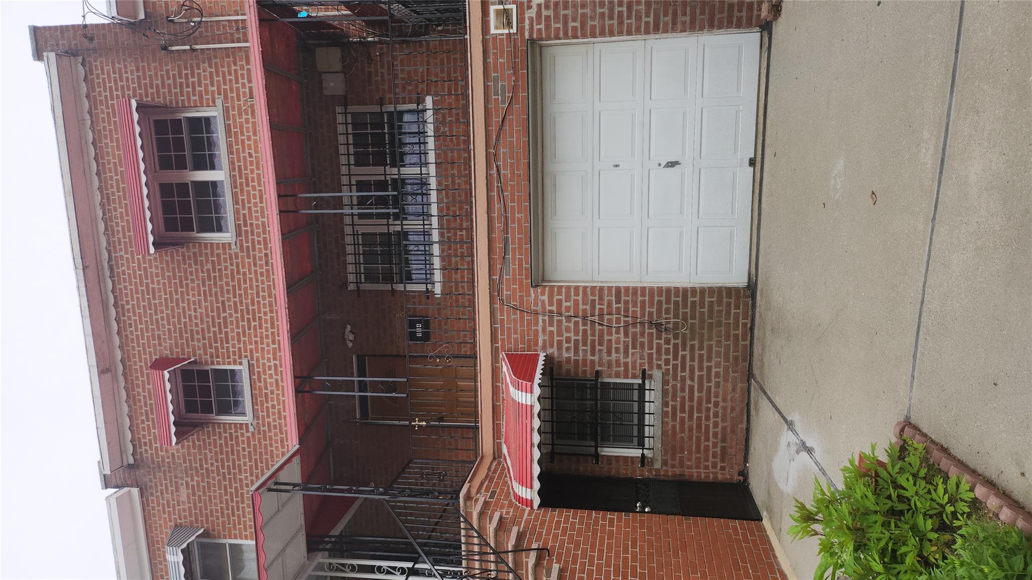 E 218th Street, Bronx, New York - 1 Bedrooms  
2 Bathrooms - 
