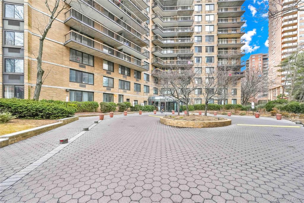 Photo of 13835 Elder Ave #Penthouse F, Flushing, NY 11355 (MLS # 965499)